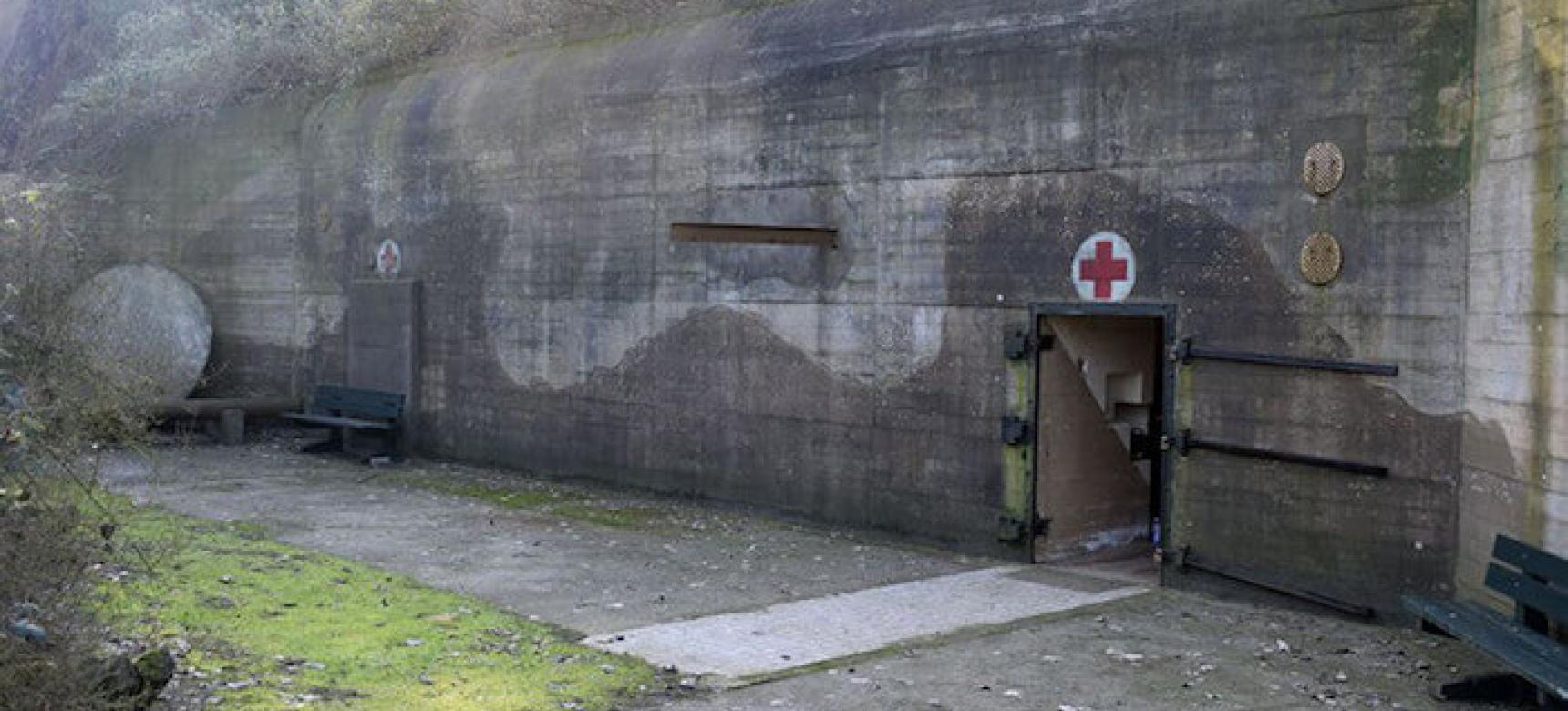 De hospitaalbunker in de duinen bij Dishoek