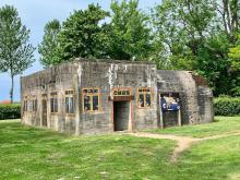 Een van de negen bunkers in Groede Podium