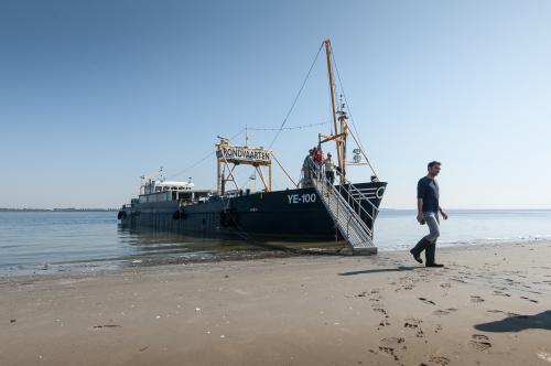 Eén van de boten waarmee de rondvaarten over de Oosterschelde worden georganiseerd